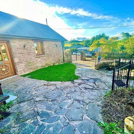 Stone Built Barn In A Beautiful Rural Setting Llangwm-Isaf Exterior foto