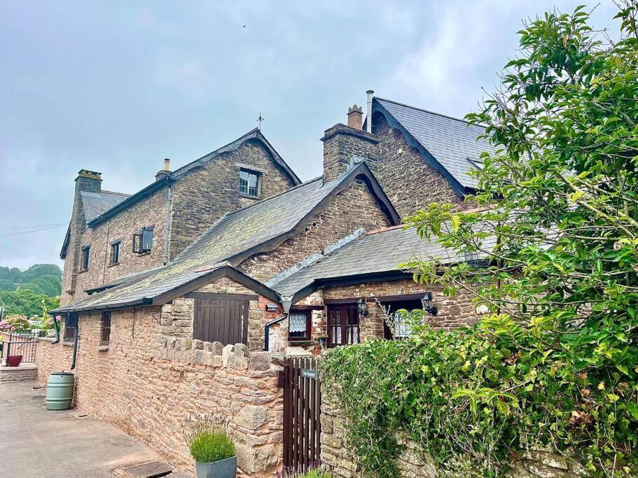 Stone Built Barn In A Beautiful Rural Setting Llangwm-Isaf Exterior foto