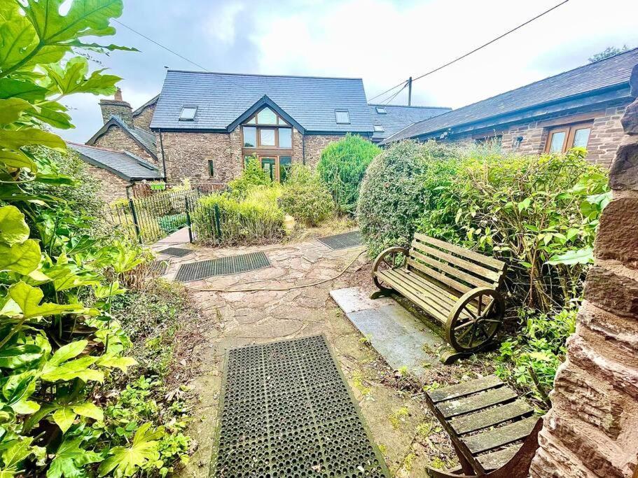 Stone Built Barn In A Beautiful Rural Setting Llangwm-Isaf Exterior foto
