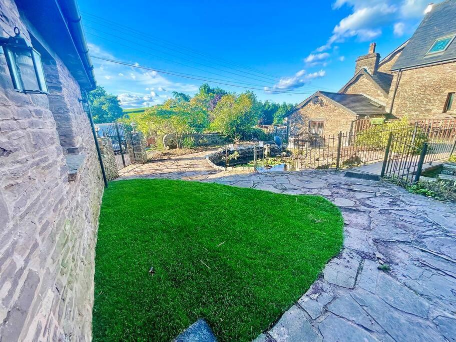 Stone Built Barn In A Beautiful Rural Setting Llangwm-Isaf Exterior foto